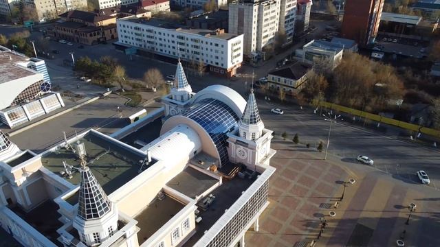 Вид с воздуха на знаменитый театр в Казахстане