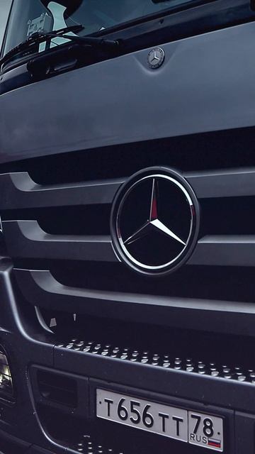 летаю рядом со своим Mercedes Actros