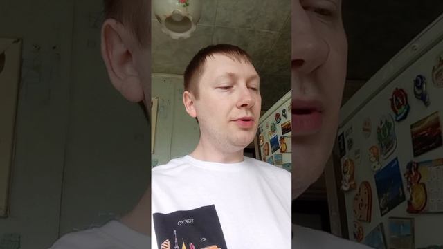 Собрал ягодки а саду. Кто уже пробовал клубнику? Сейчас она очень вкусная!