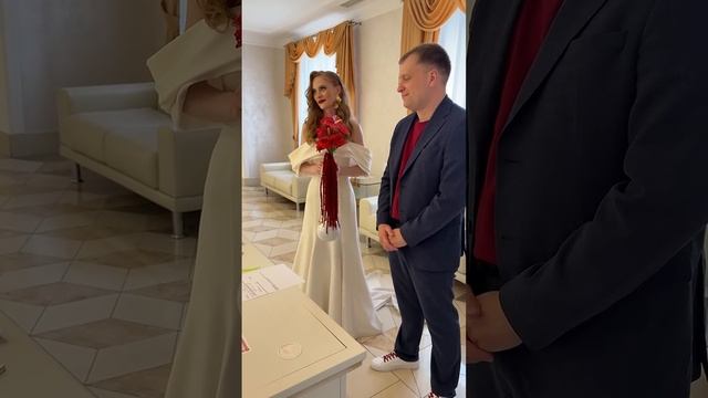 Во дворце бракосочетания города Новосибирска