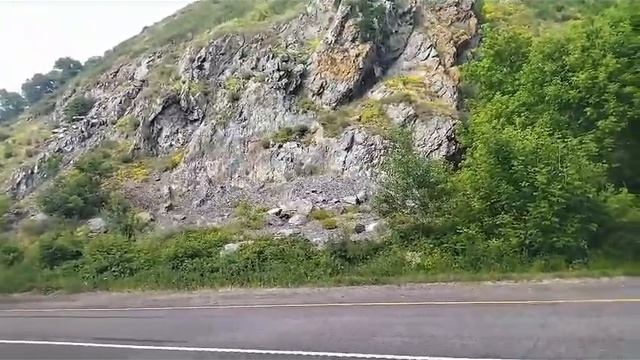 Въезд в предгорье Горного Алтая. Справа Катунь.
