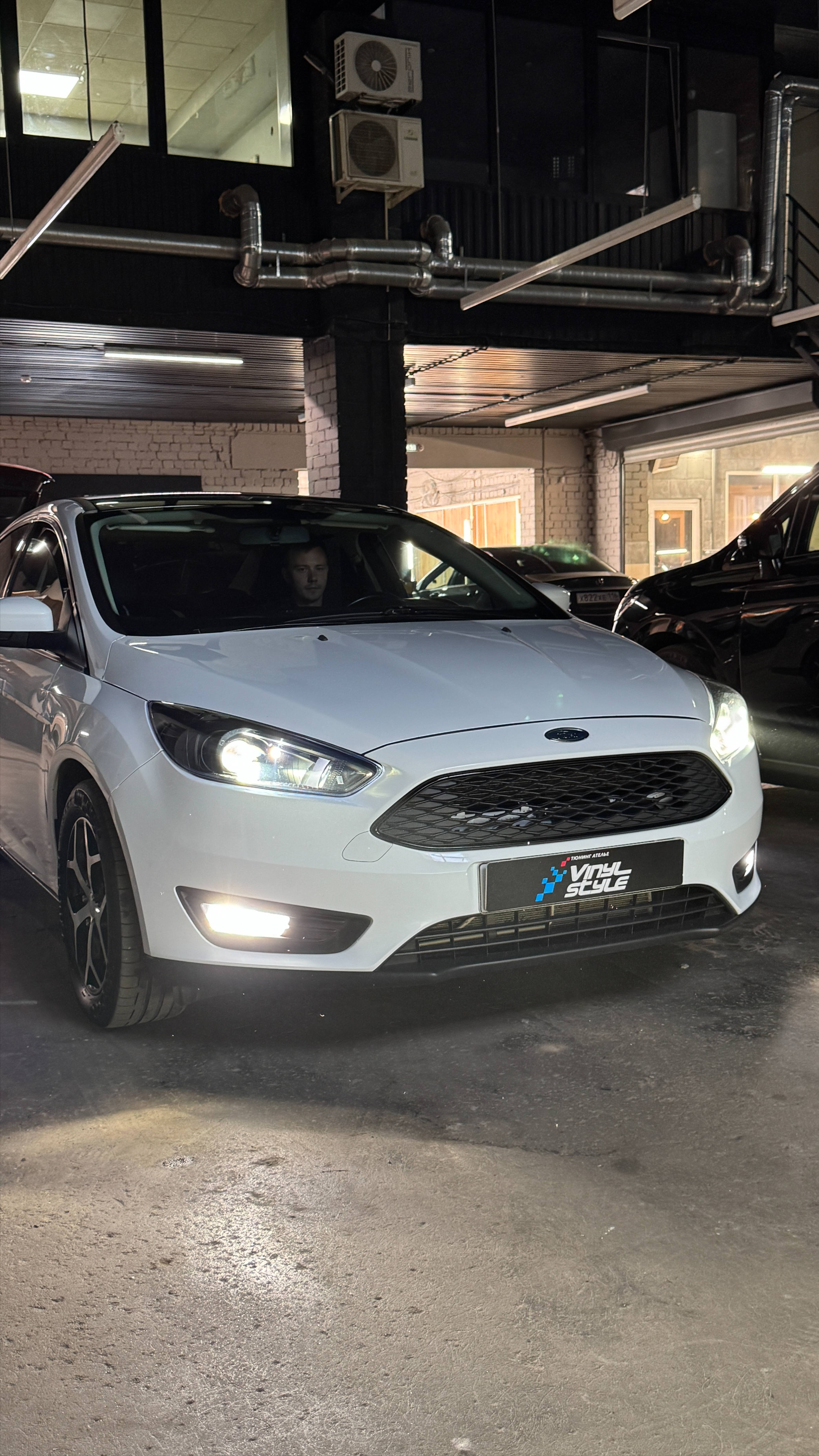 Установили bi-led модули Aozoom A4+ на Ford Focus 2017 год
