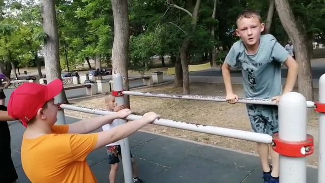 Подъёмы переворотом на сборах Кэмпо Крым