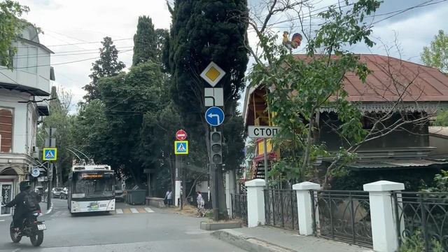 Ялта. От ост."Ромашка" по ул. Кирова, Маршака, Гоголя, Володарского. 15.06.25. Крым. Crimea. Yalta.