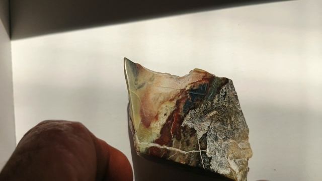 1000000440.mp4Любопытный кальцифир,подобранный на дороге...Из коллекции поделочных камней Д.В.