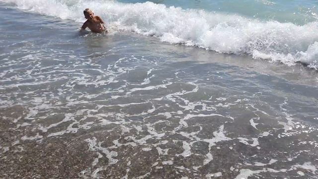 Отдыхаю на море, волны 27-06-2025.
