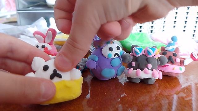 леплю кота ананаса🍍.mp4