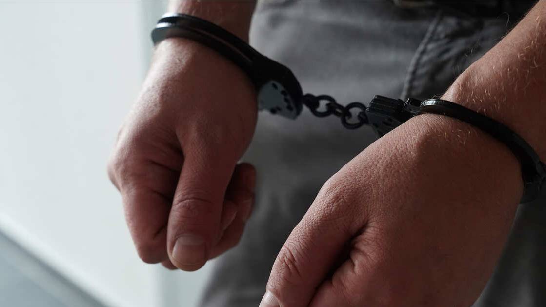 Мужчина трижды выстрелил в друга на юго-западе Москвы и был задержан