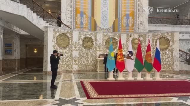 Во Дворце независимости в Минске скоро начнётся церемония приветствия, 27 июня 2025 года