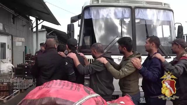 ‼️🇷🇺После наглого беспредела на рынке в Воронеже мигрантам вручают повестки и выписывают штрафы