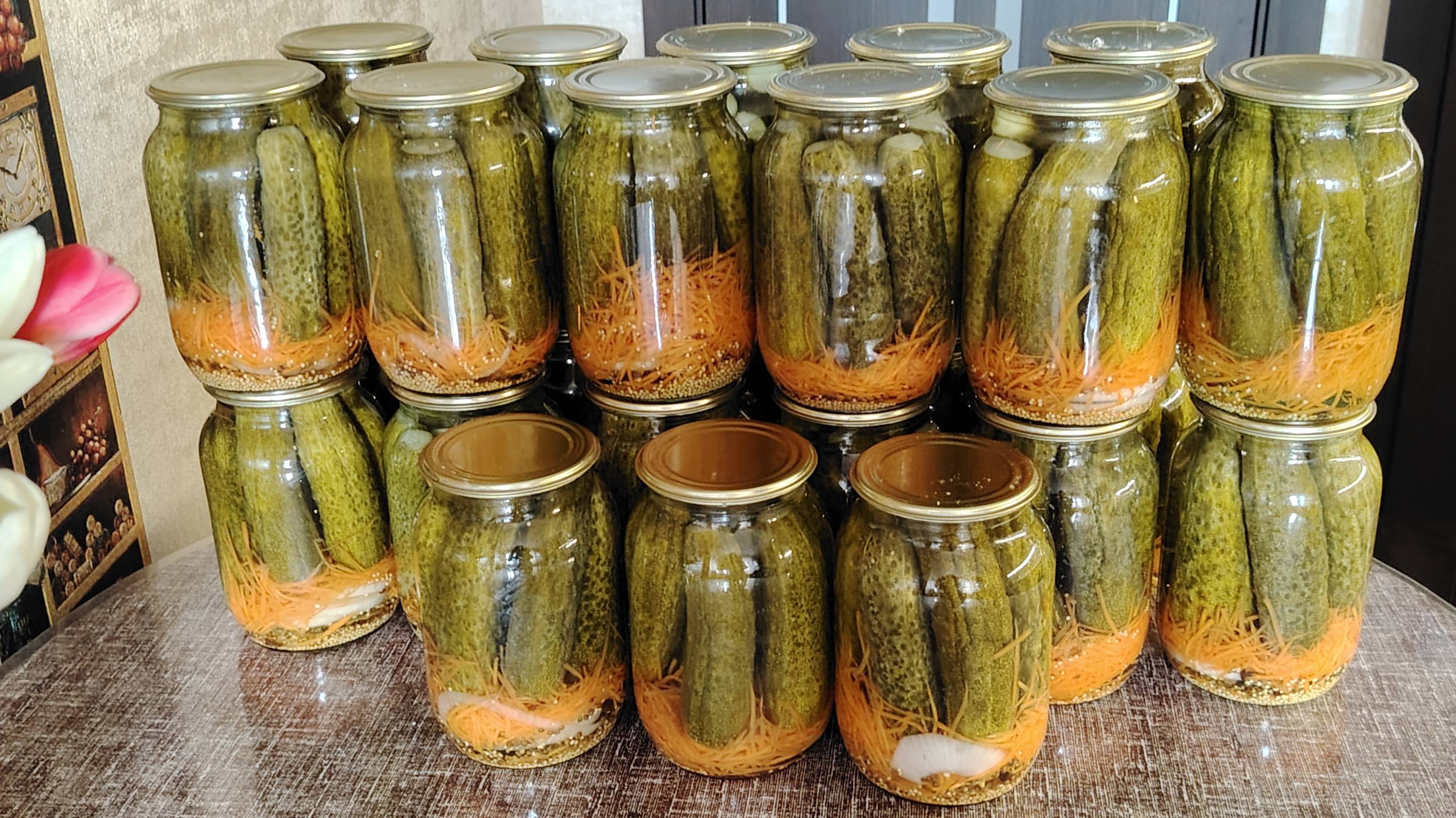 Маринованные огурцы с луком и морковью (на зиму)
