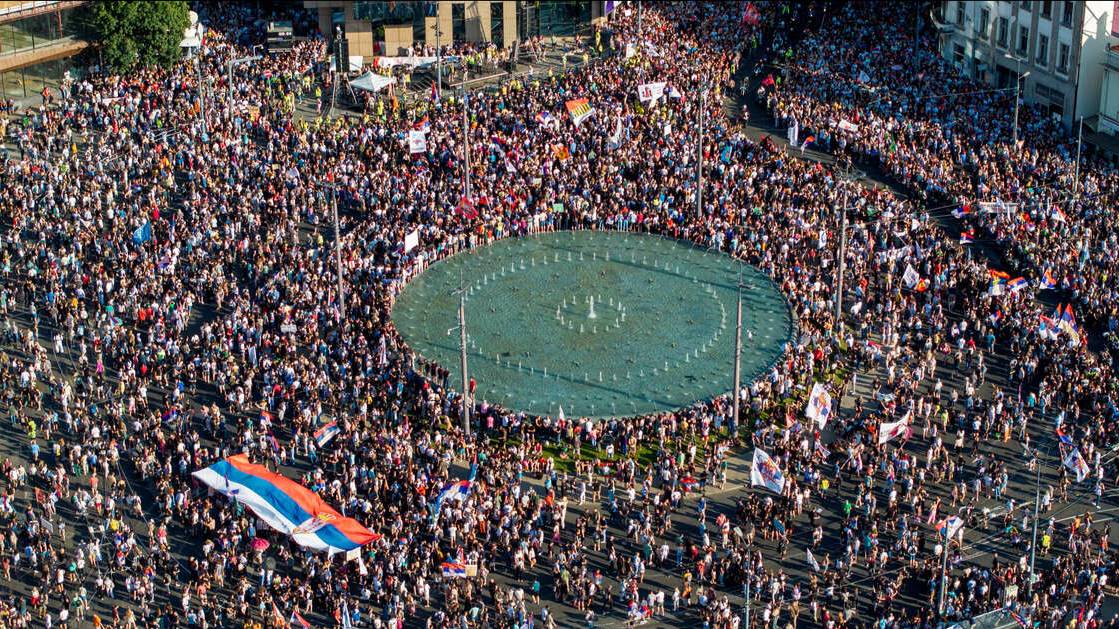 Студенты проводят акцию протеста в центре Белграда