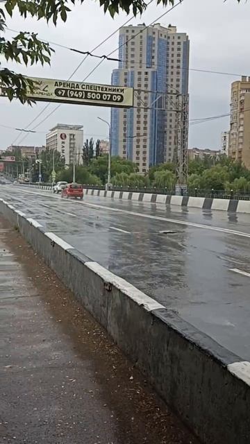 Как-то неожиданно в июне пришла в Донецк осень😳

Погода -🥶