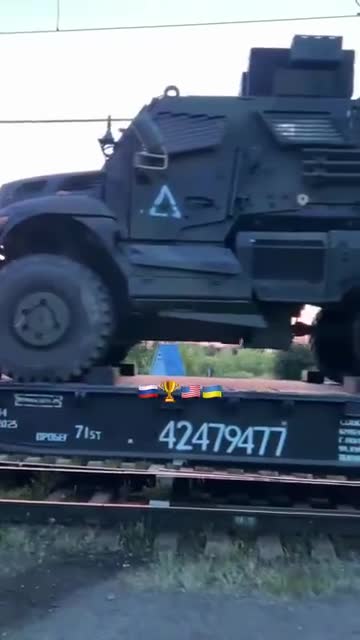 Эшелон с трофейной бронетехникой ВСУ.