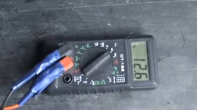 Проверка зарядки автомобильного аккумулятора