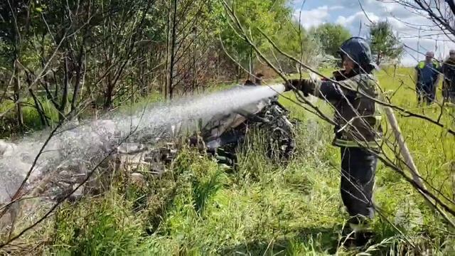 Самолет разбился в подмосковной деревне Паново недалеко от Коломны. Четыре человека погибли.