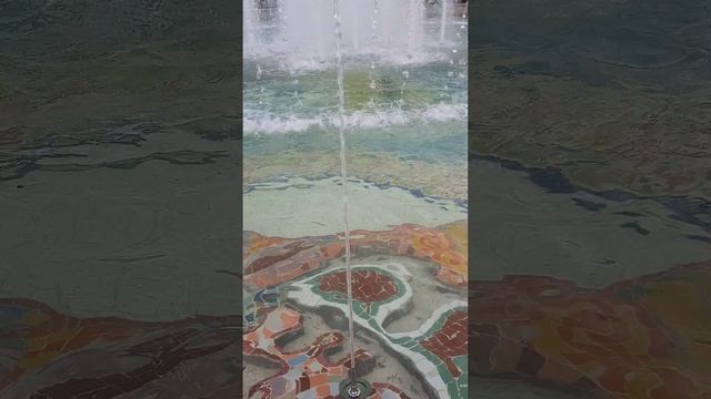 Любимый фонтан починили.
