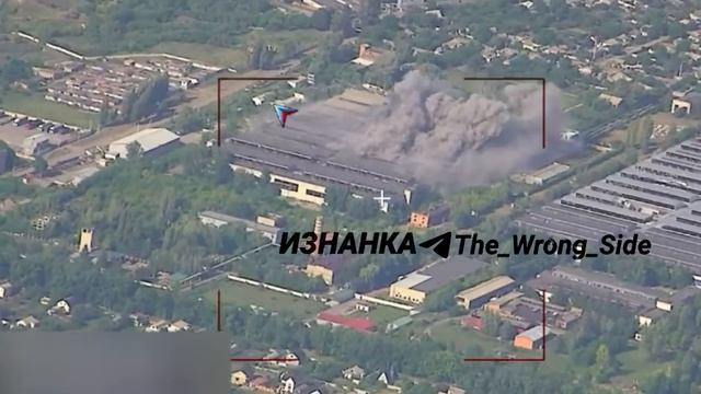 На кадрах ОК нанесение ракетного удара ОТРК Искандер по объекту ВПК ВСУ в г. Чугуев. По заявле...