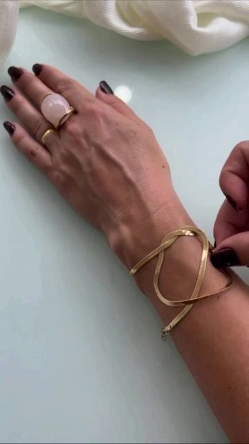 Элегантный браслет из цепочки ✨

Оцените идею реакцией, пожалуйста 🔥