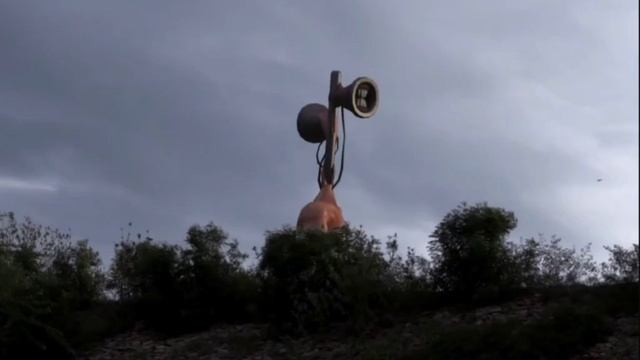 Сиреноголовый в городе. Аниме