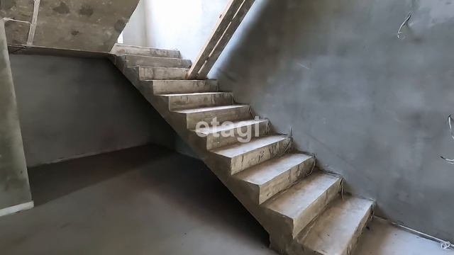 8900025