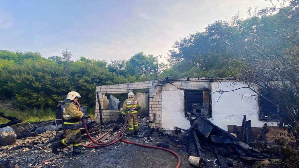 Пенсионерка погибла при пожаре в частном доме в Приморье
