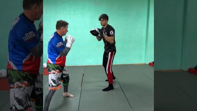 Когда ученик вырос и помогает поддерживать форму 🌟