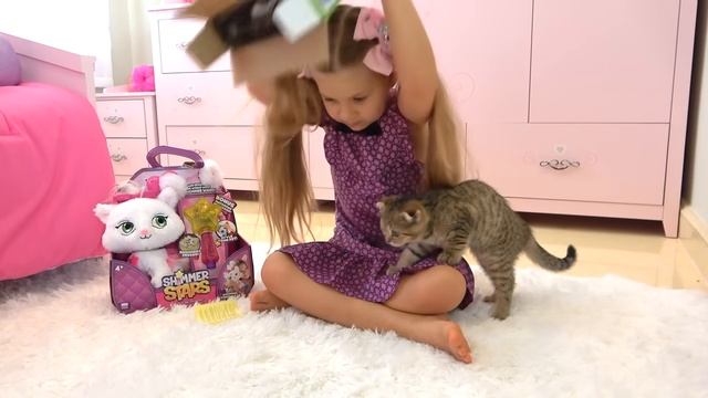 Диана и Рома Диана и ее веселый день с котенком