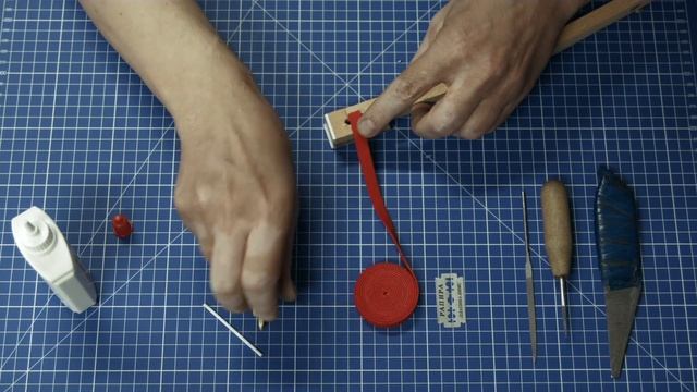 Гарнировка нижнего капсюля клавиши пианино
