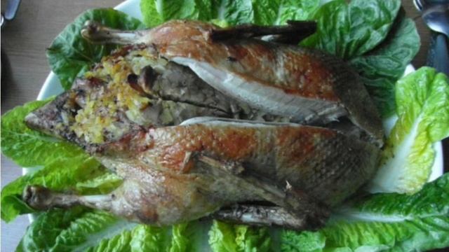 Утка с картошкой и грибами. Именно с такой картошкой начинка бьет все рекорды.