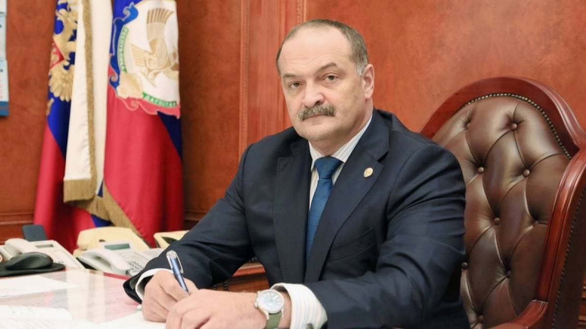 Сергей Меликов поздравил молодых дагестанцев с Днем молодежи России