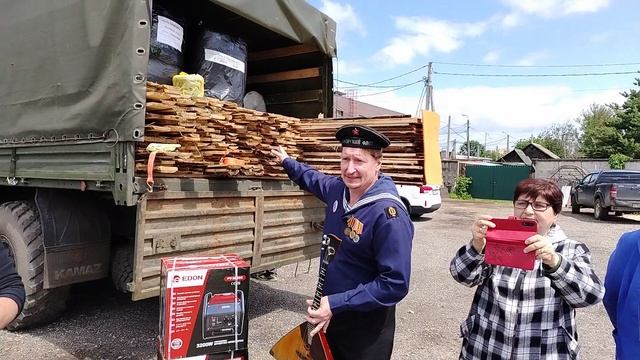 Артисты клуба военно-патриотической песни "Катюша".Гуманитарная помощь.