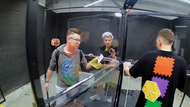 А4 Кто Последний Покинет ВРАЩАЮЩУЮСЯ ДВЕРЬ Получит 1000$ - Челлендж