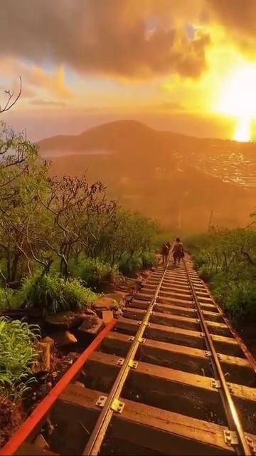 Спуск с кратера Коко-Хед в Гонолулу, Гавайи ⛰