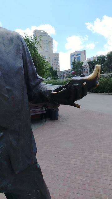 Памятник Гене Букину