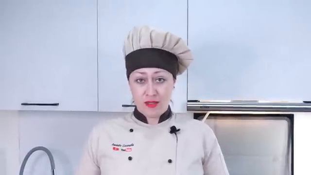 Нежная куриная печень в томатно - яблочном соусе. Вкусно, сытно и несложно.