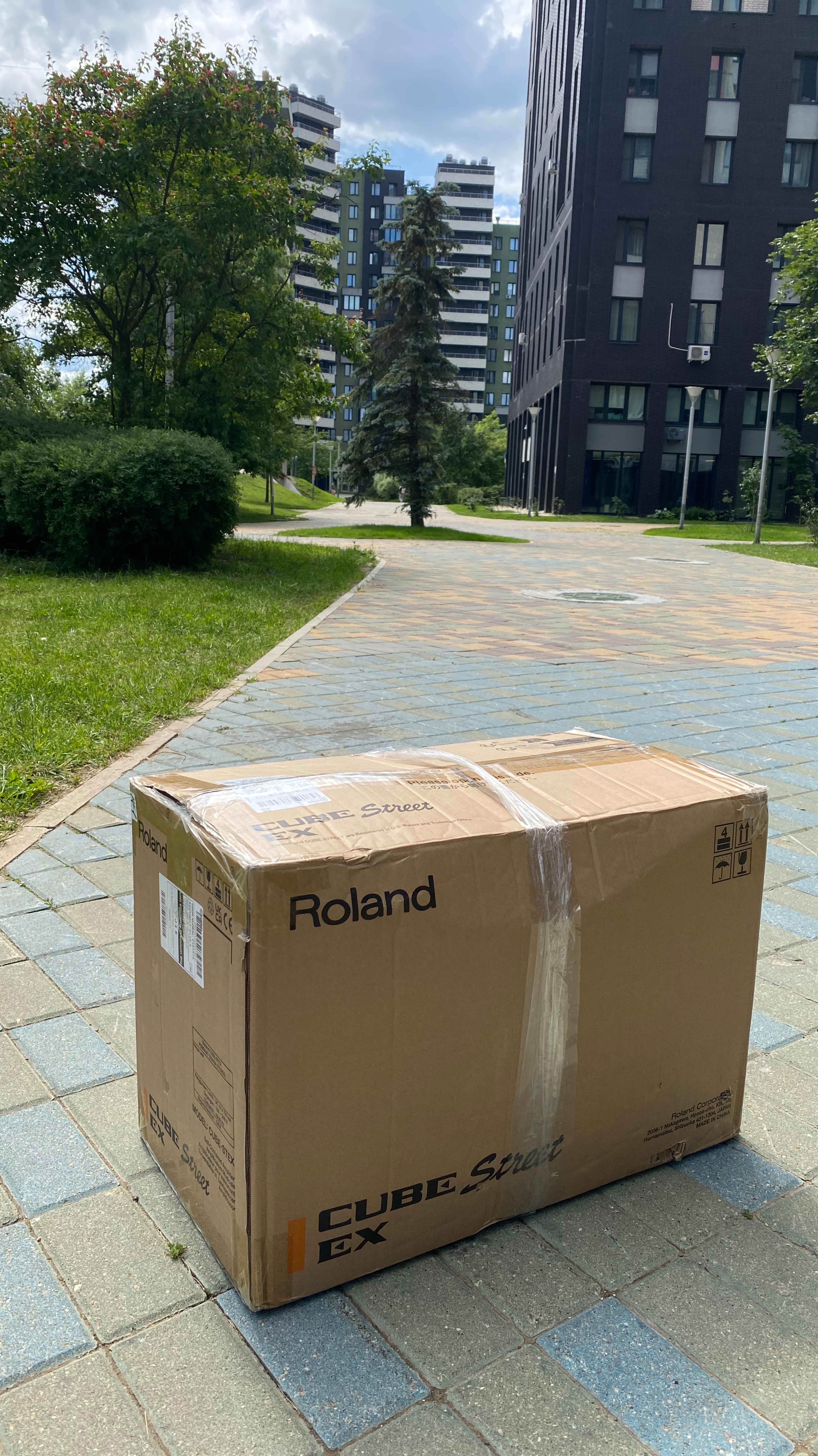 Roland Cube street ЕХ, мечта испанца, хотя напрашивается другое слово.