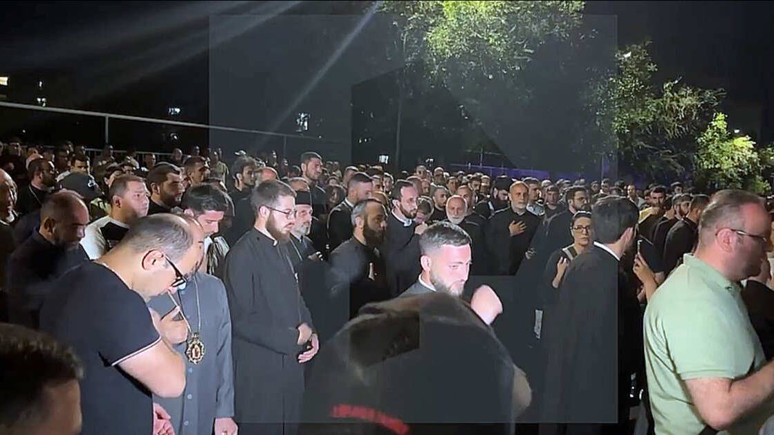 Экс-омбудсмен Армении: гонения на церковь имеют политическую подоплеку