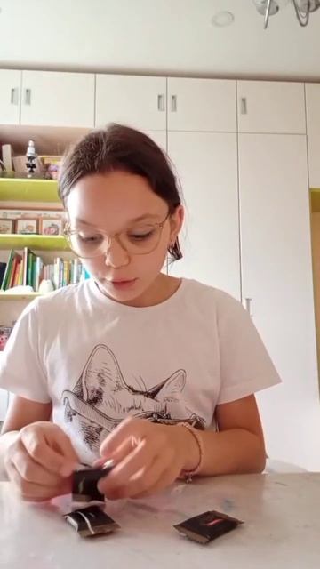 Пробую супер-горький шоколад!