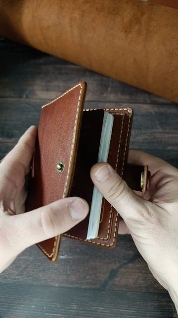 вместительный докхолдер из натуральной кожи