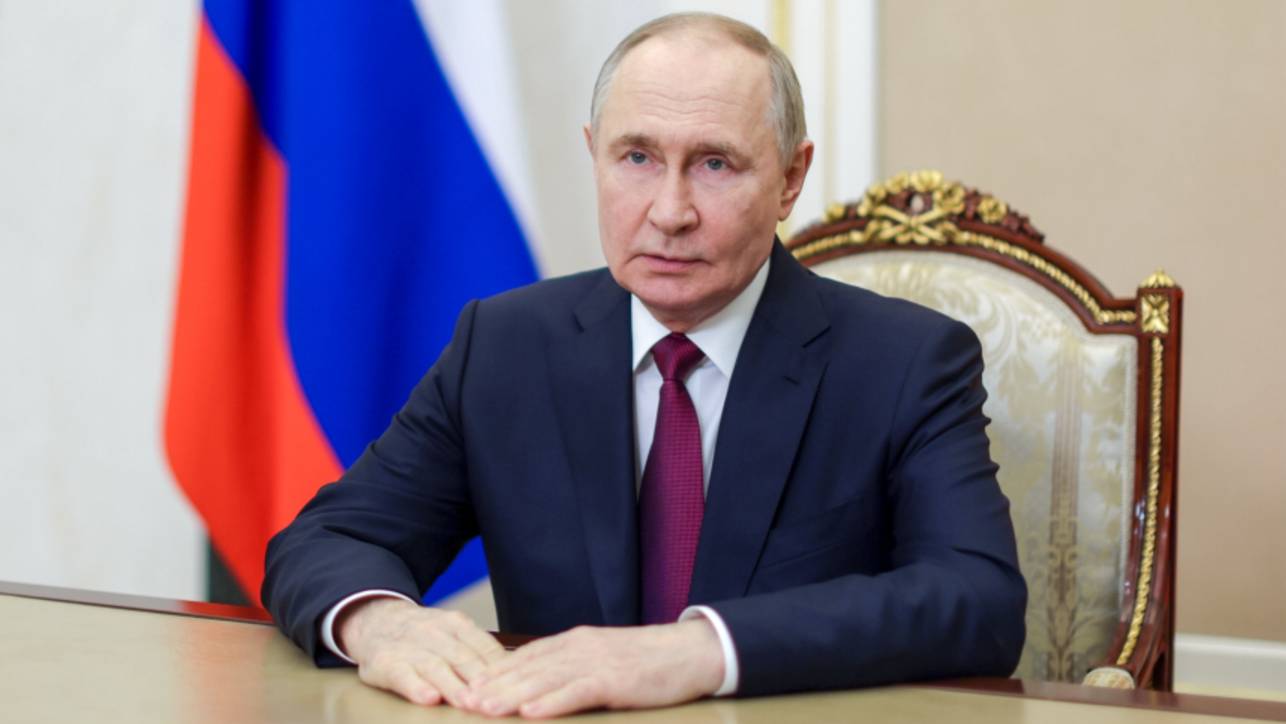 Путин поздравил российских выпускников с окончанием школы