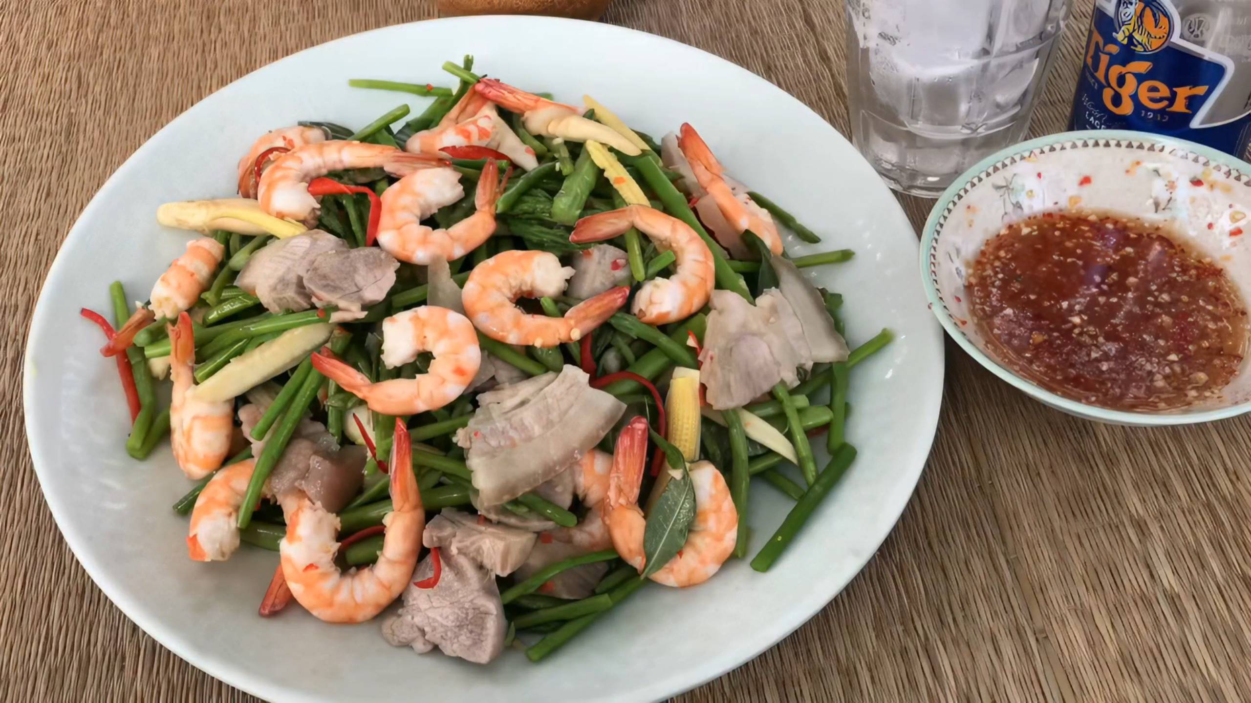 ПОТРЯСАЮЩАЯ КУЛИНАРИЯ ｜ Как приготовить салат из креветок