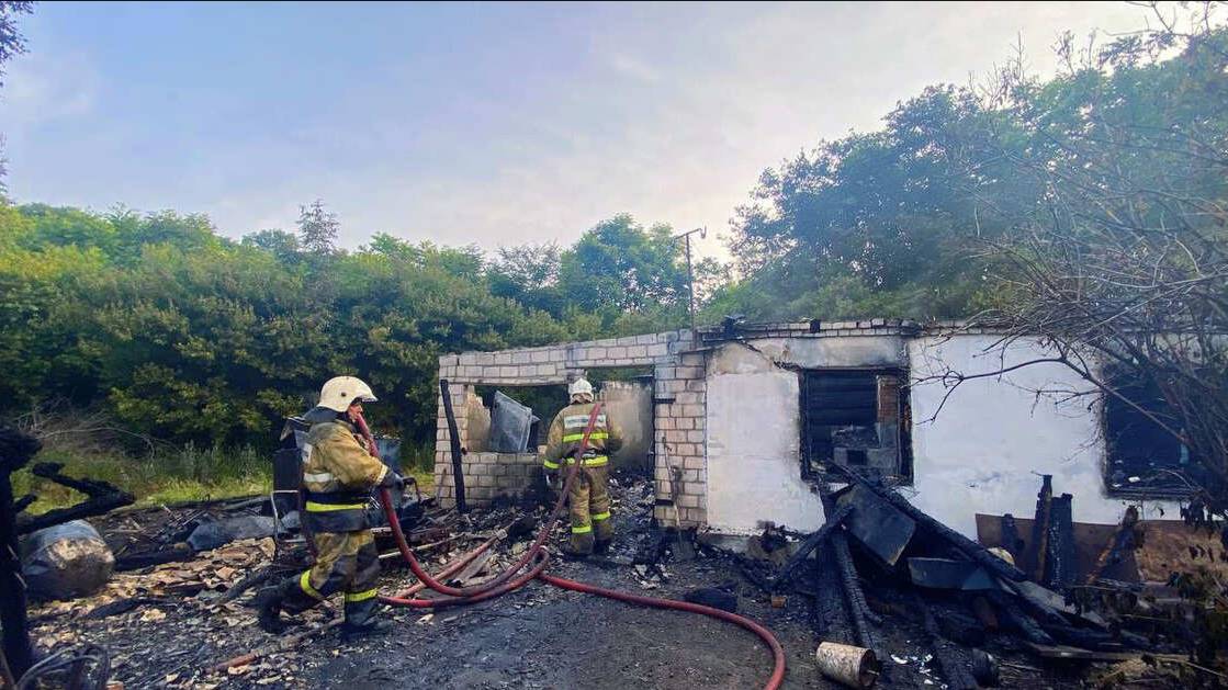 Пенсионерка погибла при пожаре в частном доме в Приморье