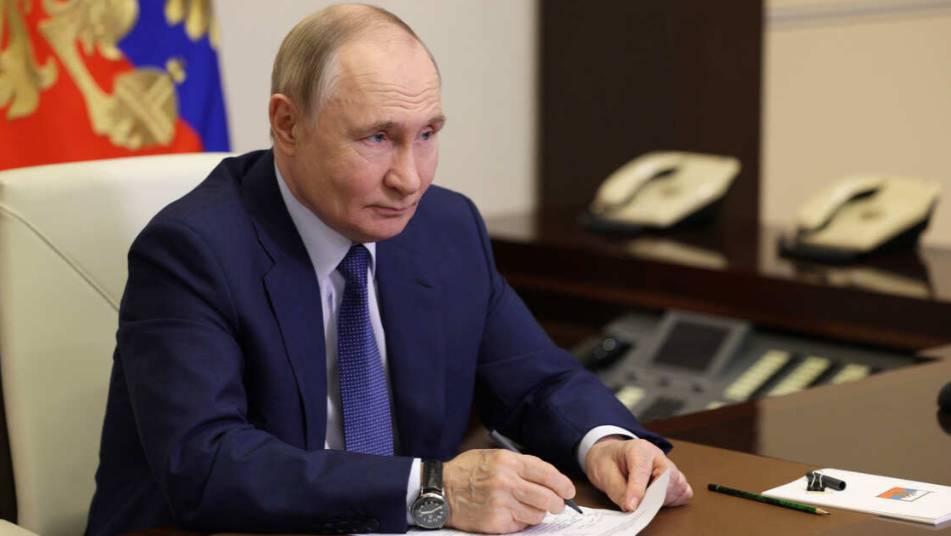 Путин принял участие в открытии молодежных центров: о чем говорил президент