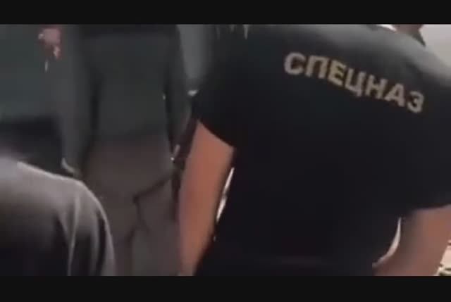 Русский Спецназ против арестованного "спецназа" из мигрантов