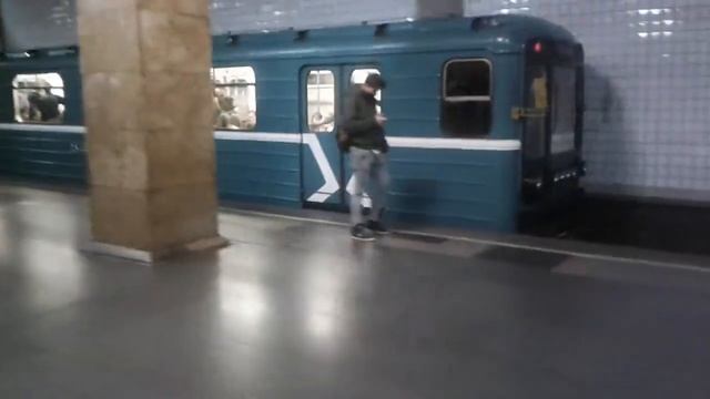 Составы из вагонов 81-717.5М/714.5М и 81-765.4/766.4/767.4