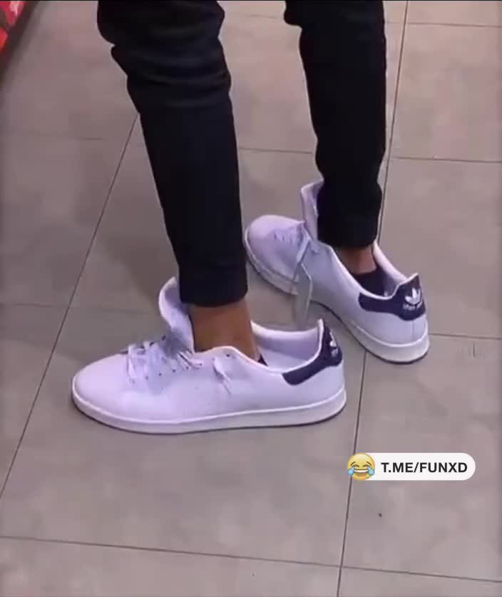 На вырост взял😆