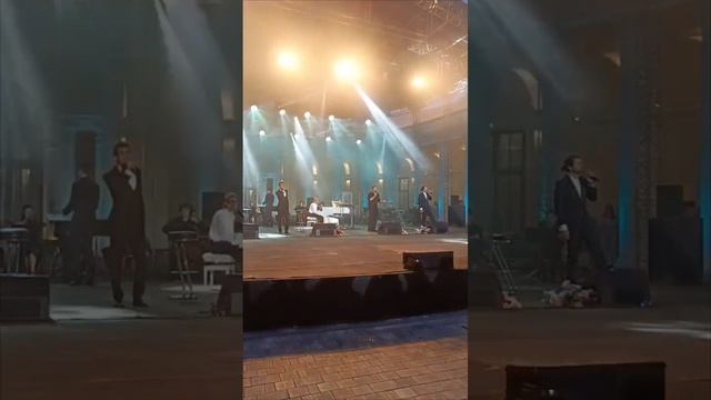 "Ты неси меня,река"