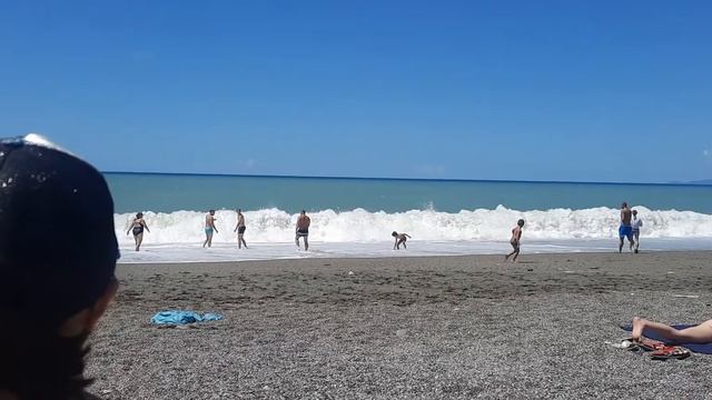 Абхазия море шторм волны