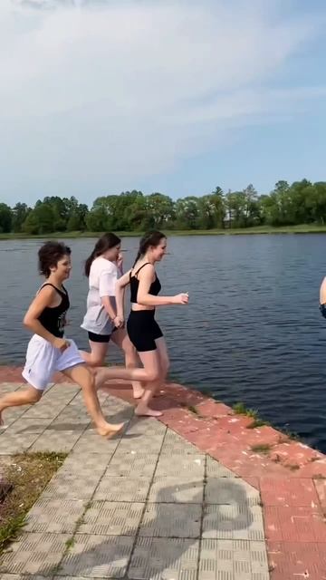 ЧТО ПОДРОСТКИ ДЕЛАЮТ В ШКОЛЕ ЛЕТОМ?